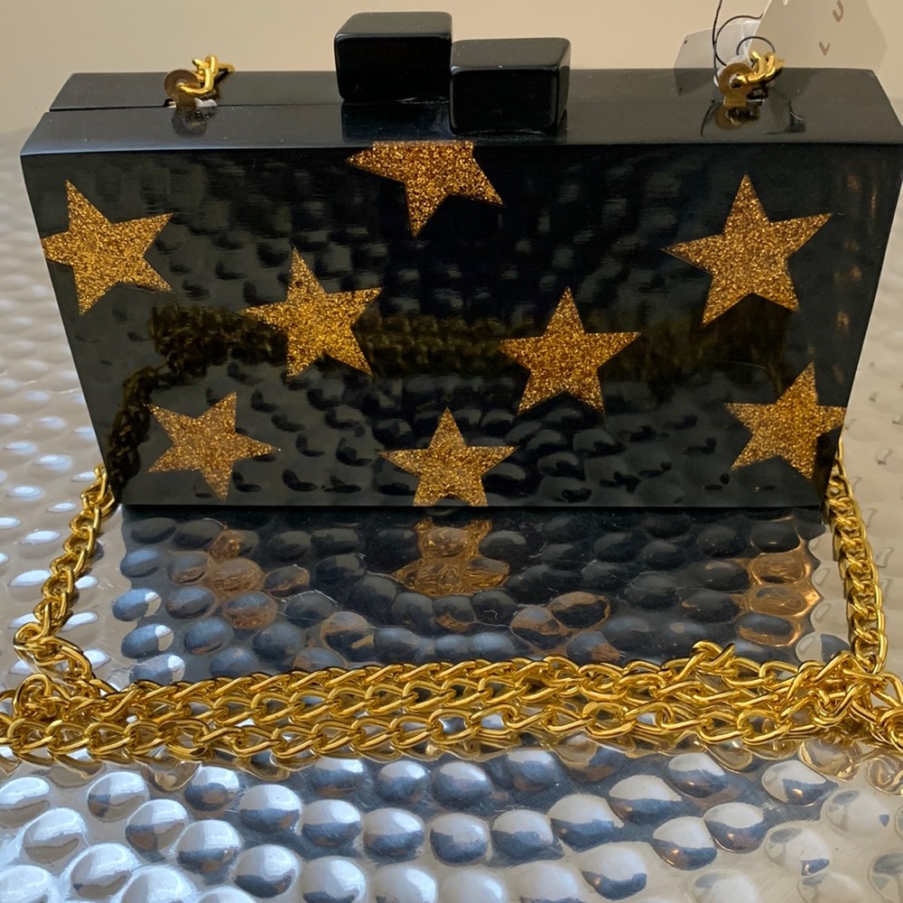 NWT, Lulu black kiss lock crossbody with gold ⭐️